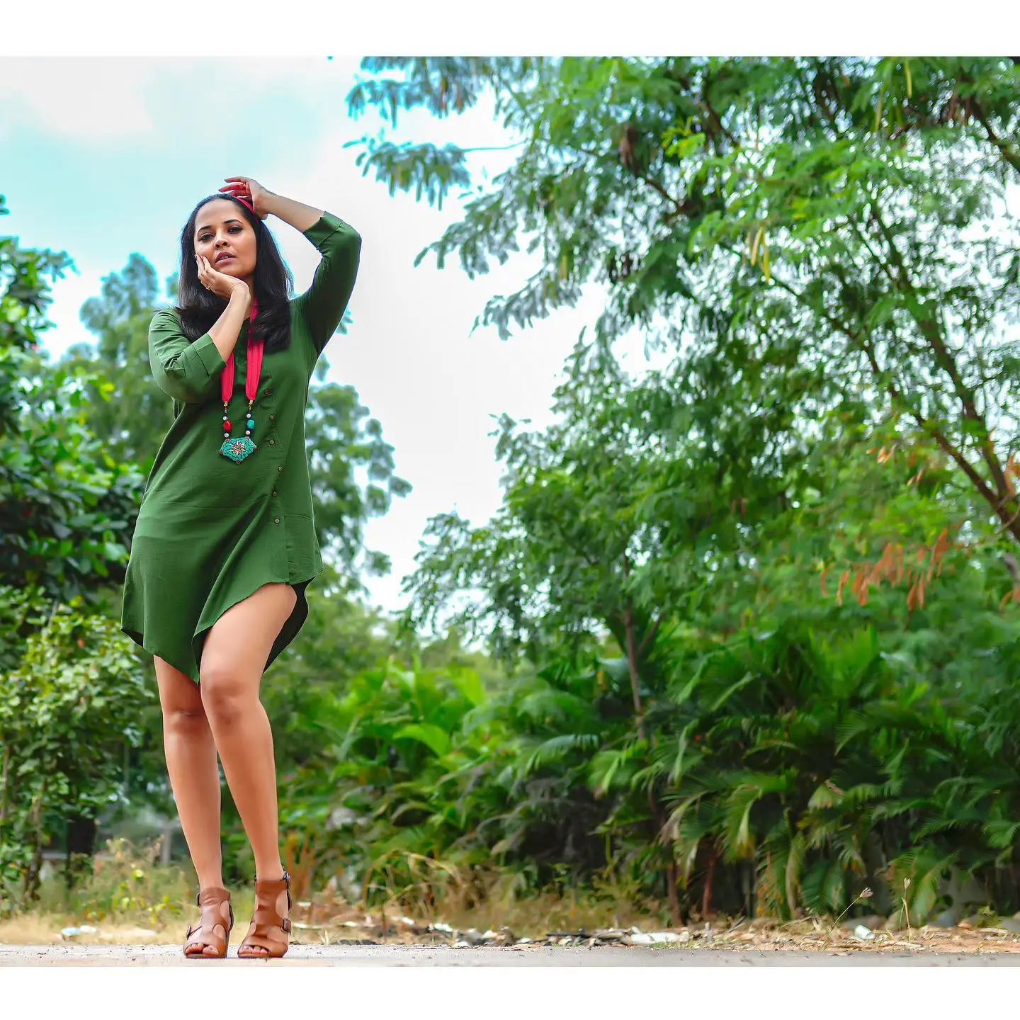 ANASUYA BHARADWAJ LONG LEGS SHOW IN GREEN MINI SKIRT 7